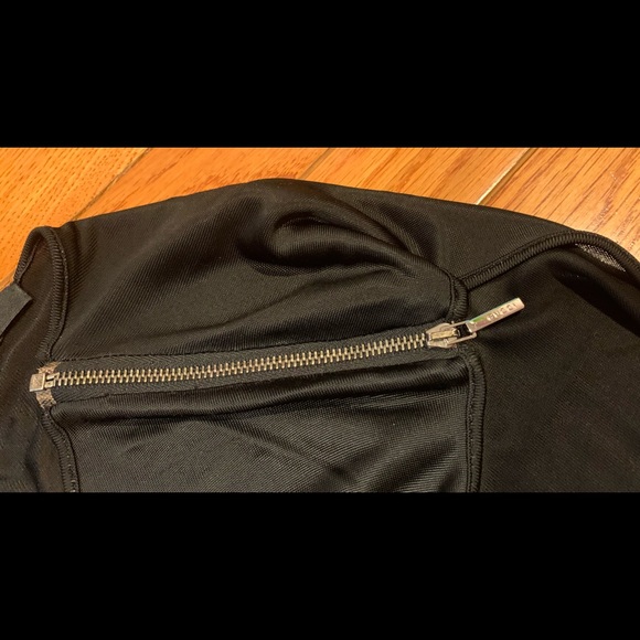 Hot and sexy Gucci top - Picture 4 of 9